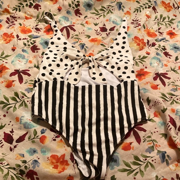Juniors' Swim Swimsuit Women's Polka Dot & Stripe One-Piece Swimsuit| Sz XL - Picture 2 of 10
